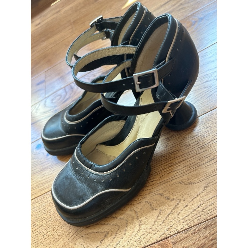 Vintage Fluevog Heels size 11 Retro Maryjanes 💕